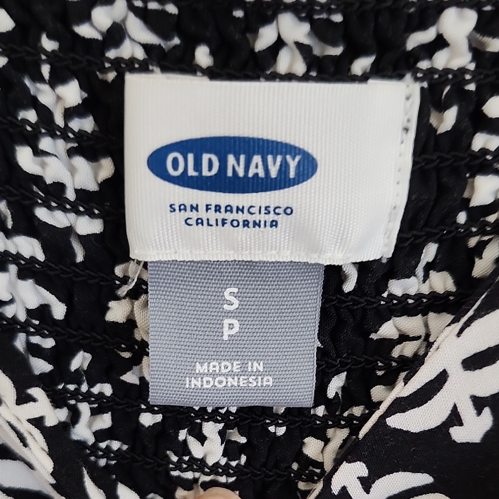 Old Navy Black and White Spaghetti Strap Mini Sundress - Picture 2 of 8